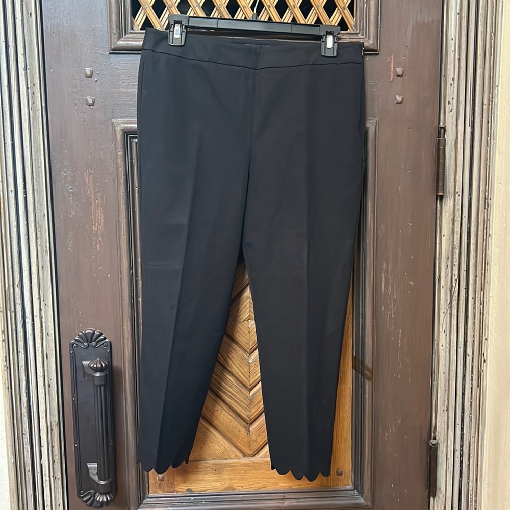 Scalloped black capris